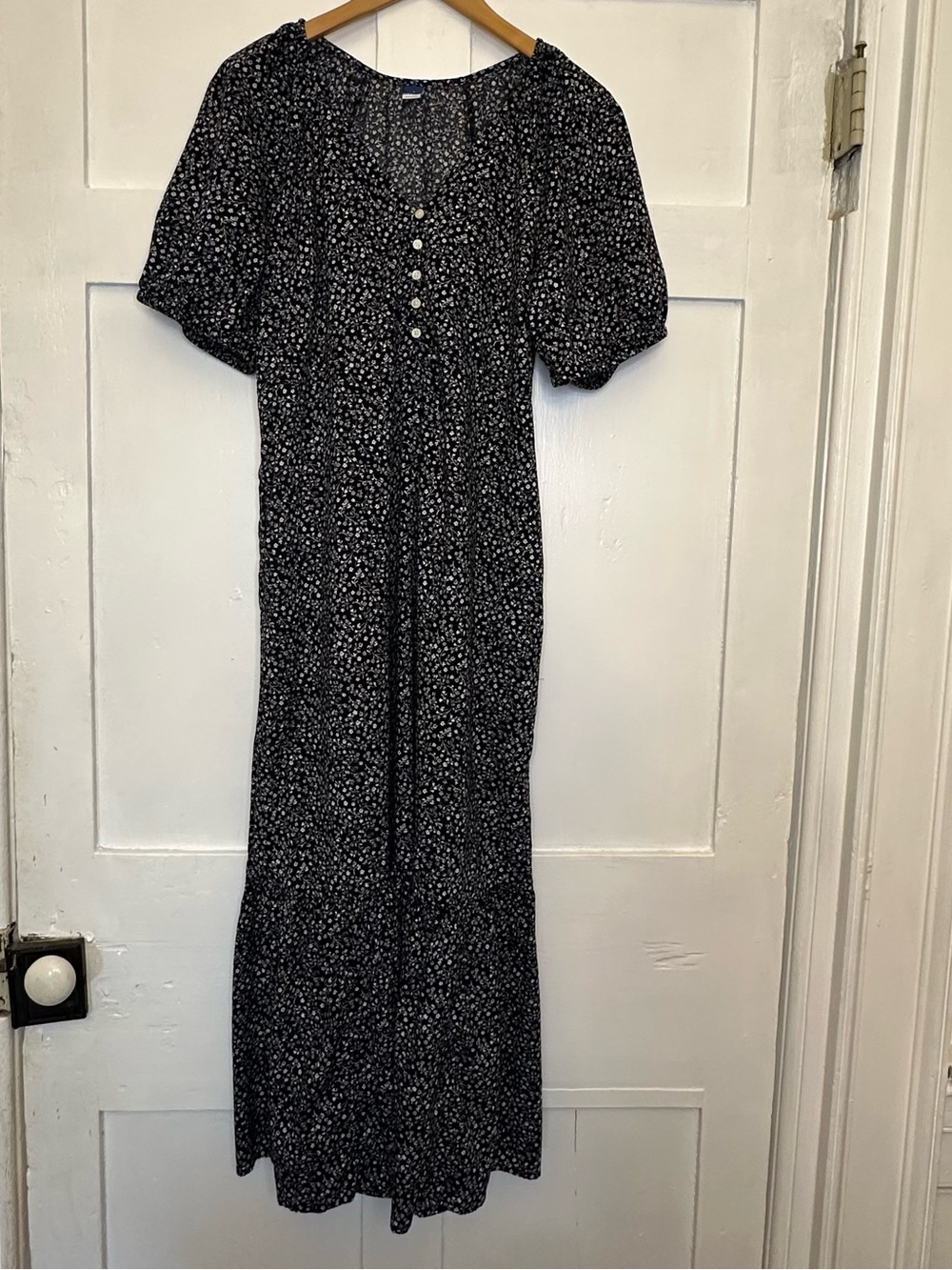 Old Navy Black Calico Floral Maxi Dress V-Neck Button Front Pockets A-line Sz L